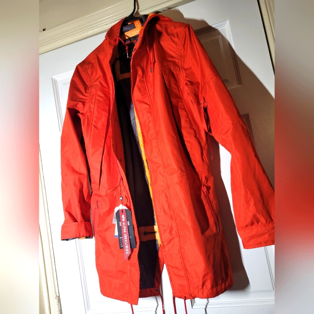 Alpha Industries Gen II Fishtail Spicy Red | Wind-Resistant, Reflective & Waterp